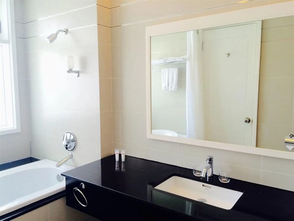 Nhi Phi Hotel - photo 11