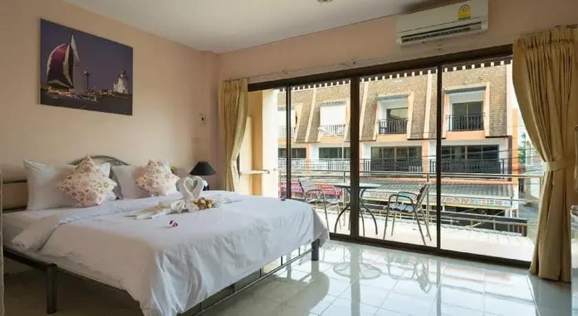 Aurora Guesthouse - photo 2