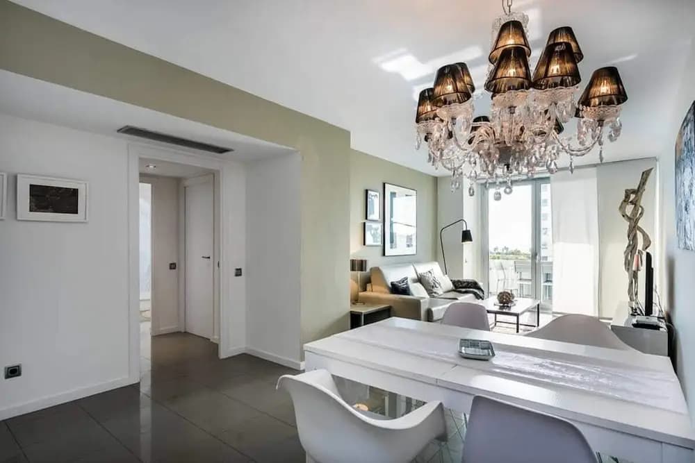 Stylish 2bed/2bath With Swimming Pool - photo 11