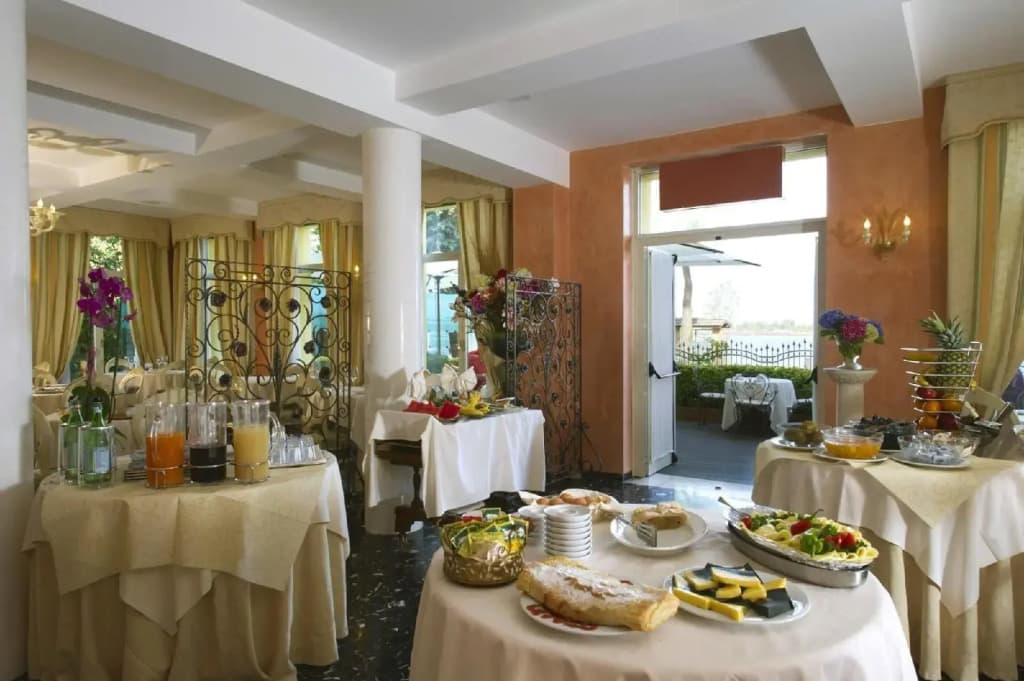 Viktoria Palace Hotel - photo 28
