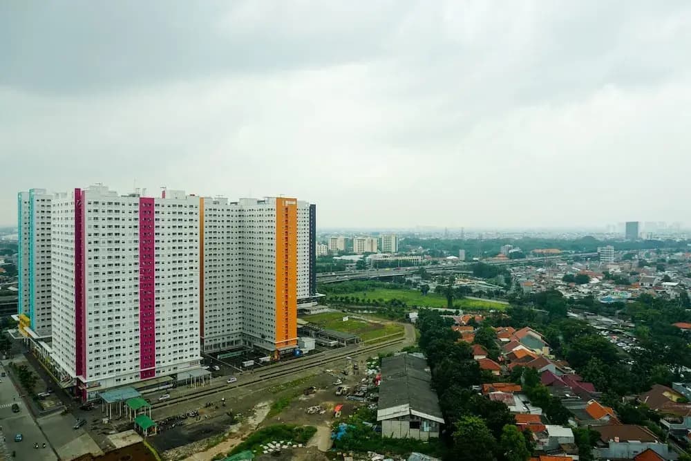 Furnished Studio with Comfortable Design Green Pramuka Apartment - photo 15