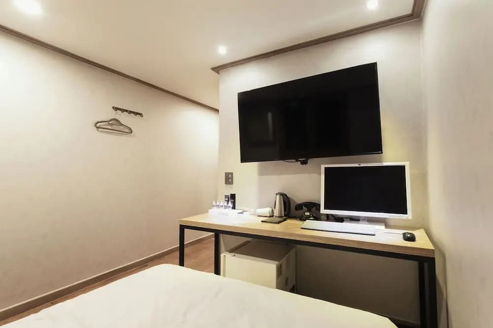Hub Hotel - photo 5