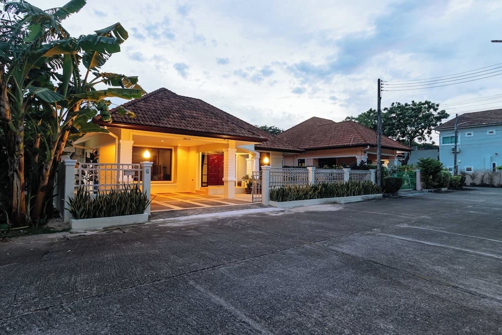 Poolside 3BR for Relaxed Stays V278 - photo 16