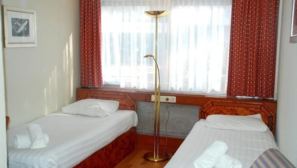 Hostel Bargain Toko - photo 2