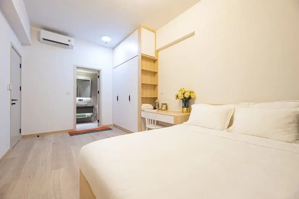 Happy Light Apartment in the Cardinal Court - photo 4