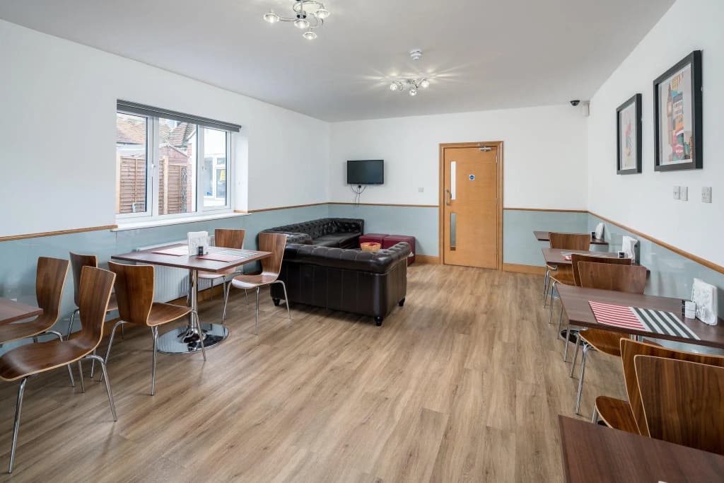 Flexistay Aparthotel Sutton - photo 10