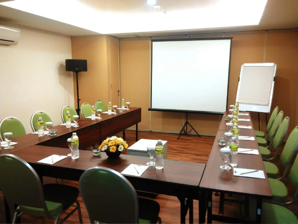 MaxOneHotels.com @ Kramat - photo 17