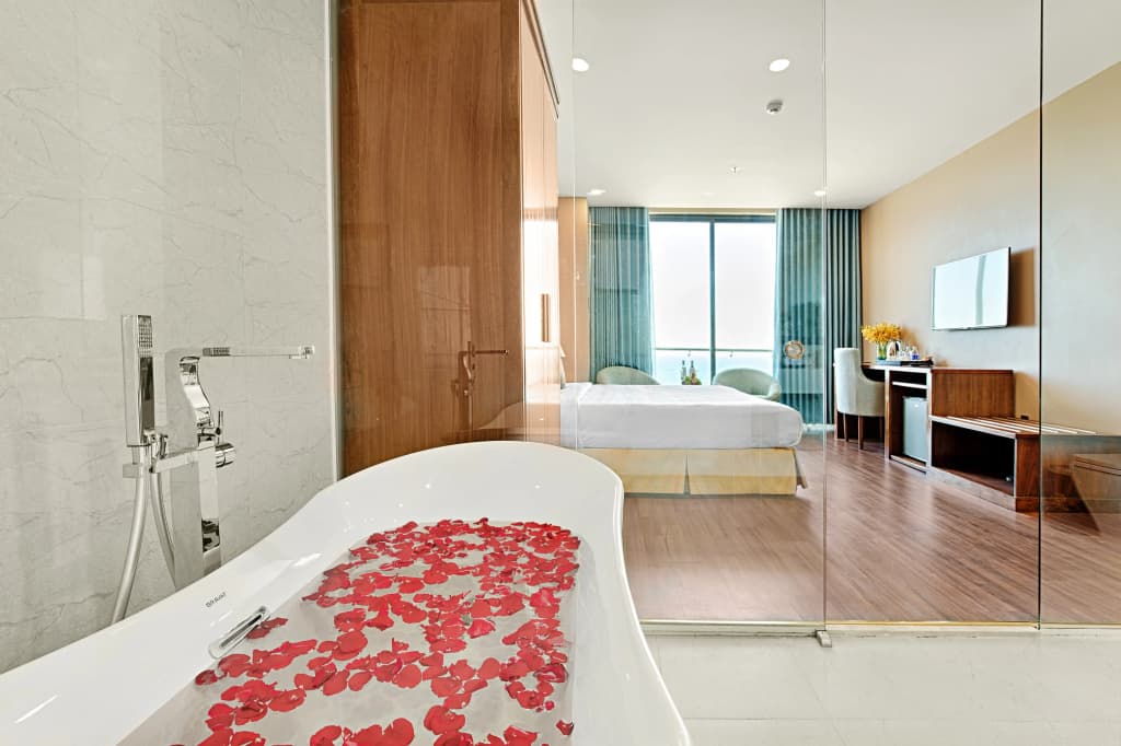 Yarra Ocean Suites Danang - photo 35