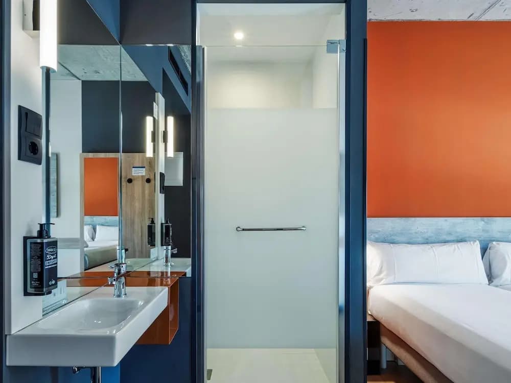 Ibis Budget Madrid Aeropuerto - photo 31