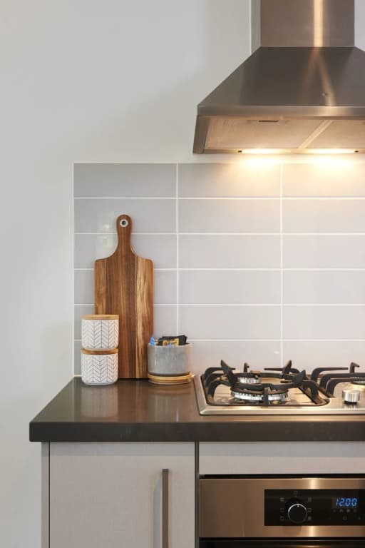 Sleek and Spacious Flat - photo 14
