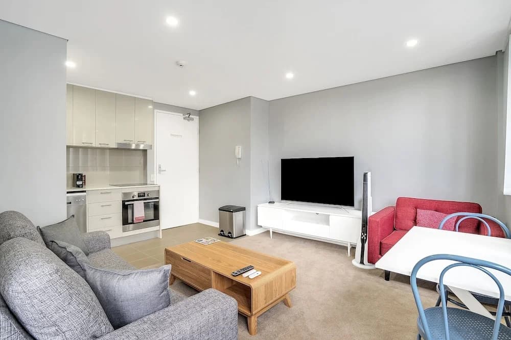 Bright 1 Bedroom Unit in the Heart of Manly - photo 4