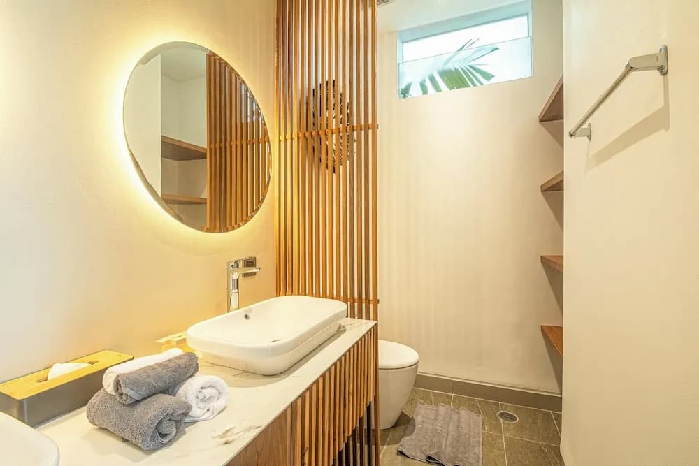 Elegant 5BR Modern Villa Steps From Caf Del Mar - photo 7