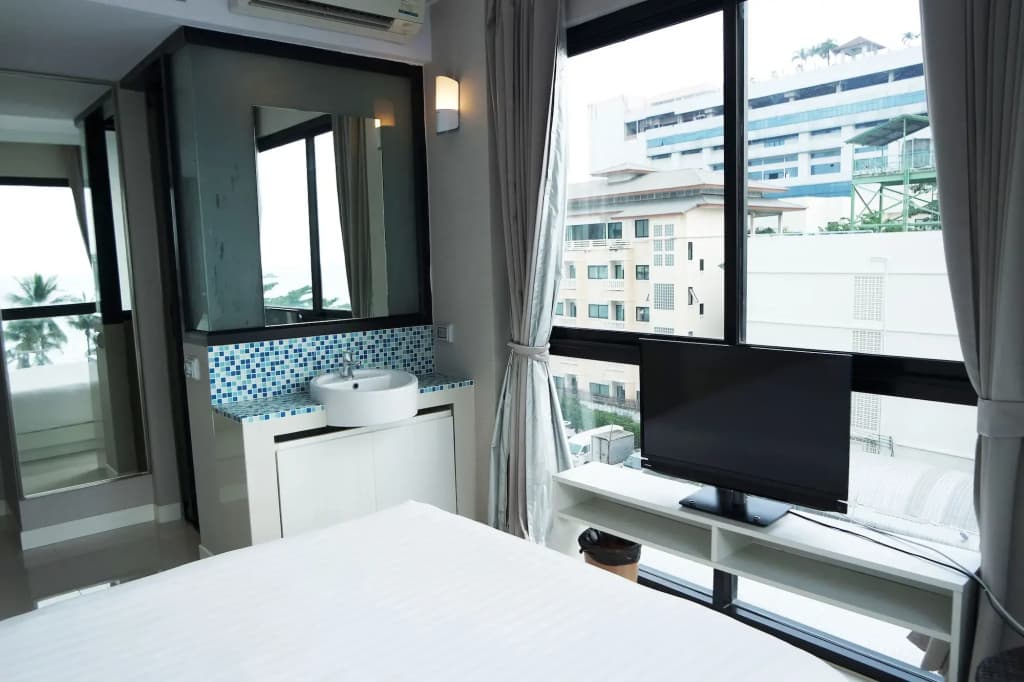Serenotel Pattaya Beach Front - photo 4