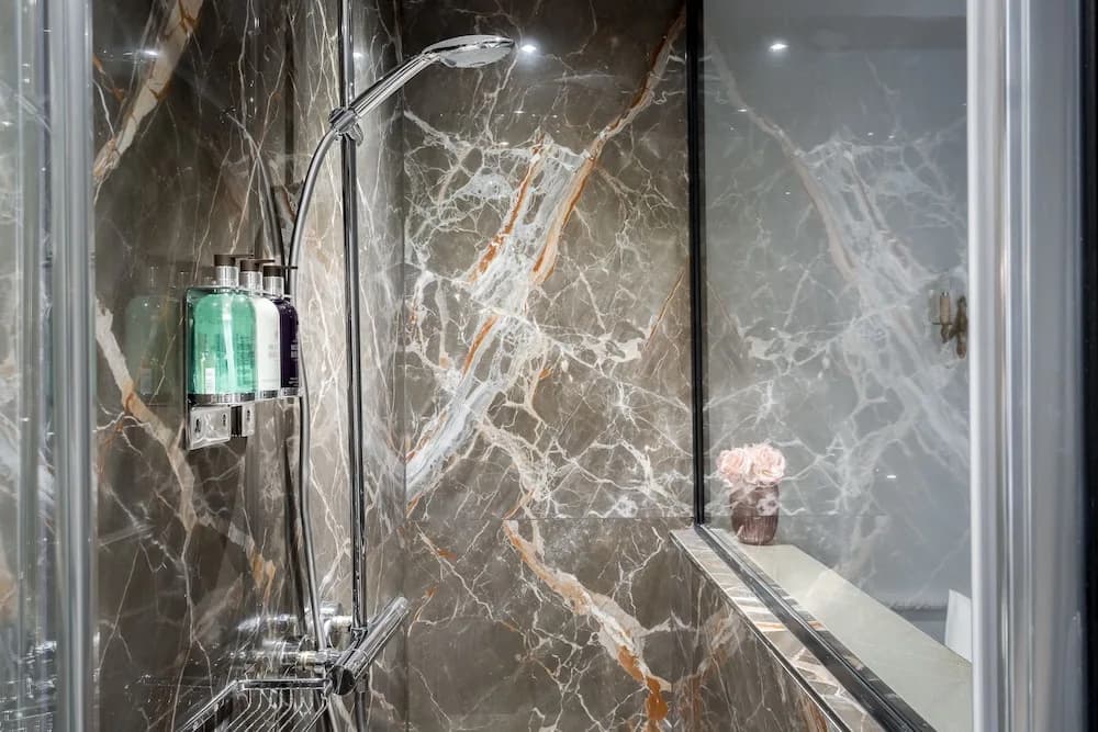 Luxury 4 Bedroom 3 Bathroom Louvre - AC - photo 12