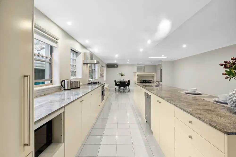 Modern 3-bed With Pool & Water Views by Beach - photo 3