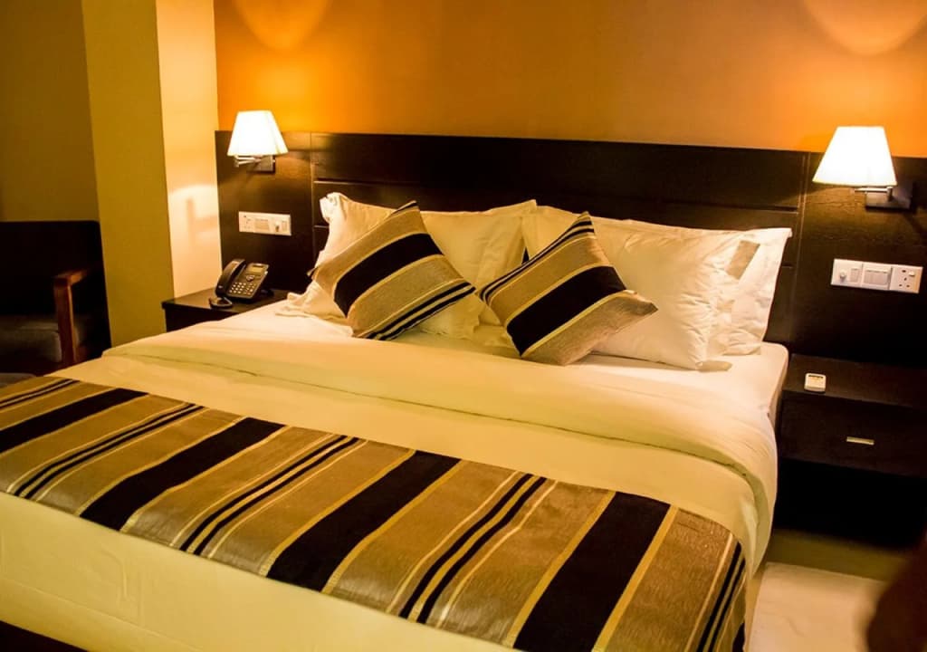Pebbles Inn - photo 1
