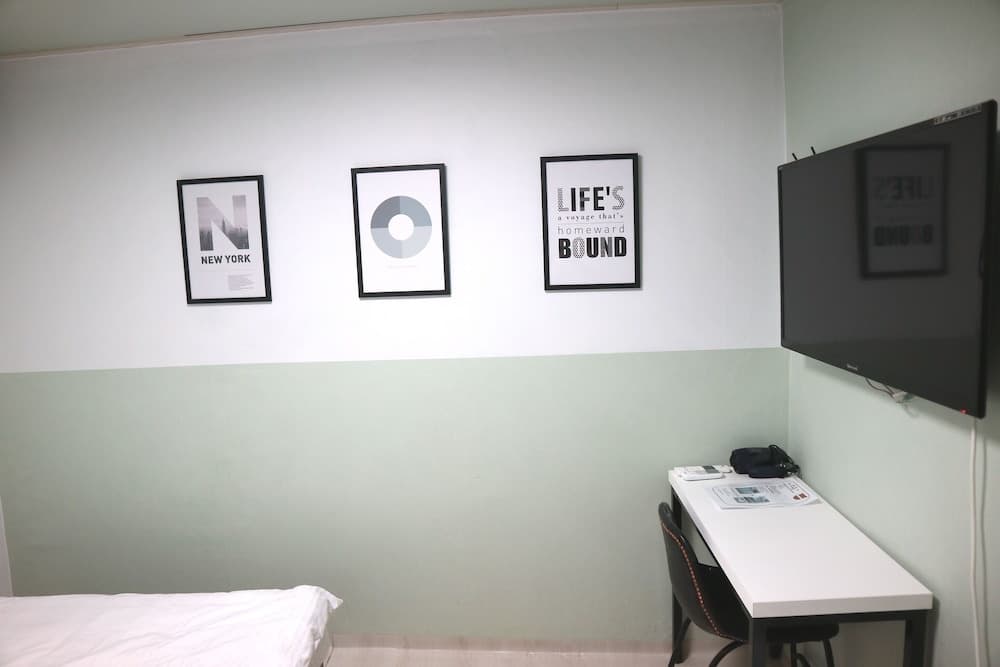 Toy Guesthouse - photo 4