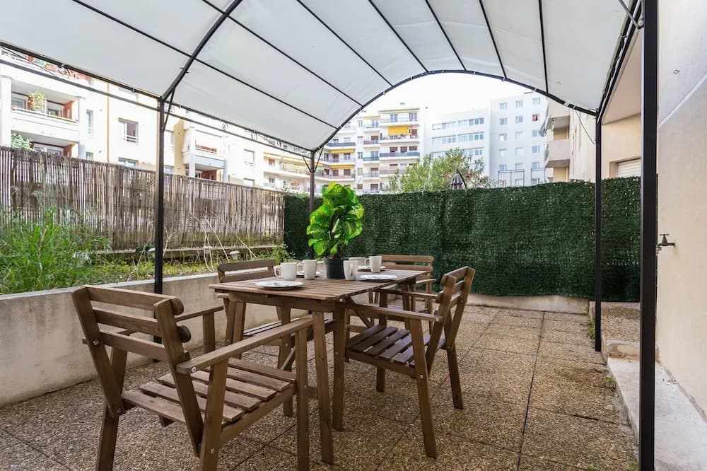 The Sunny Patio 1-BR -Terrace Beach - photo 3