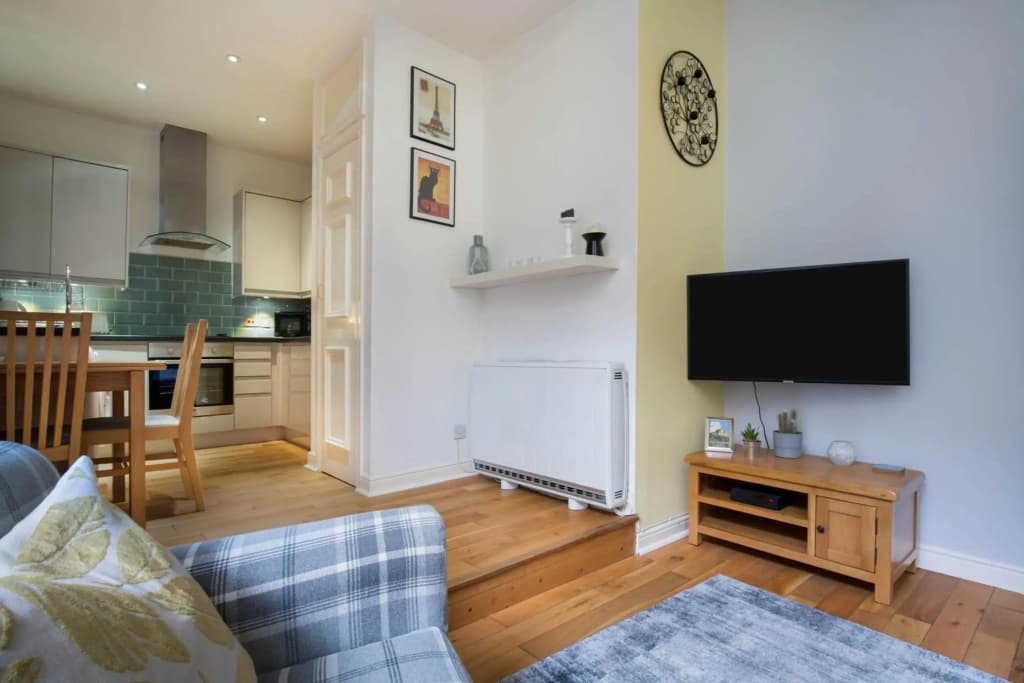 Sunshine On Leith Apartment - photo 6