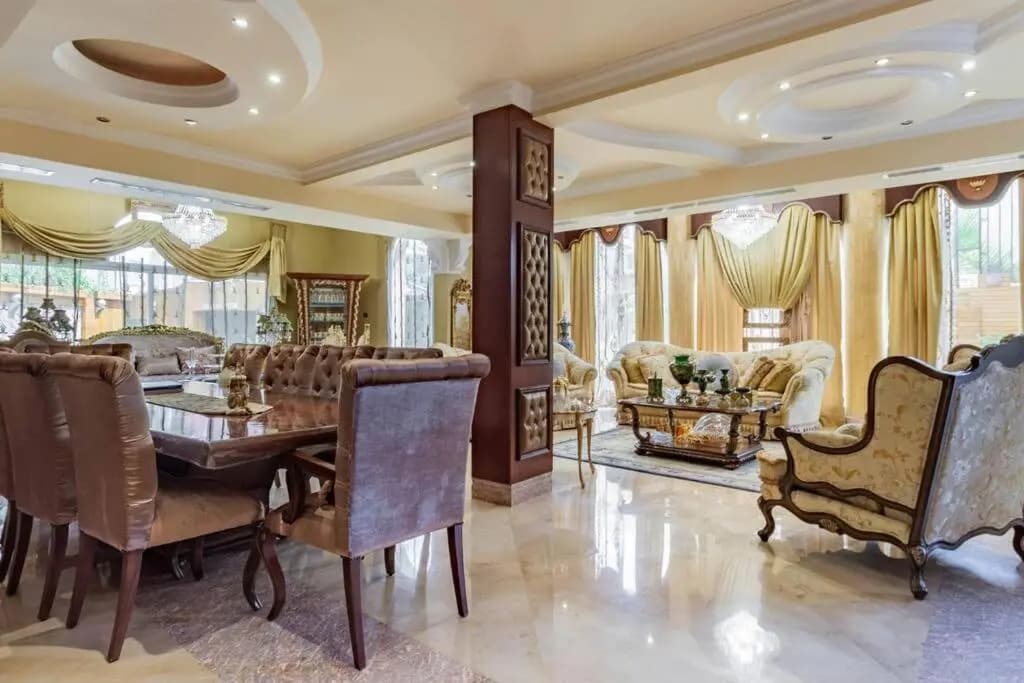 Cheerful 5-Bedroom Villa with Pool - photo 20