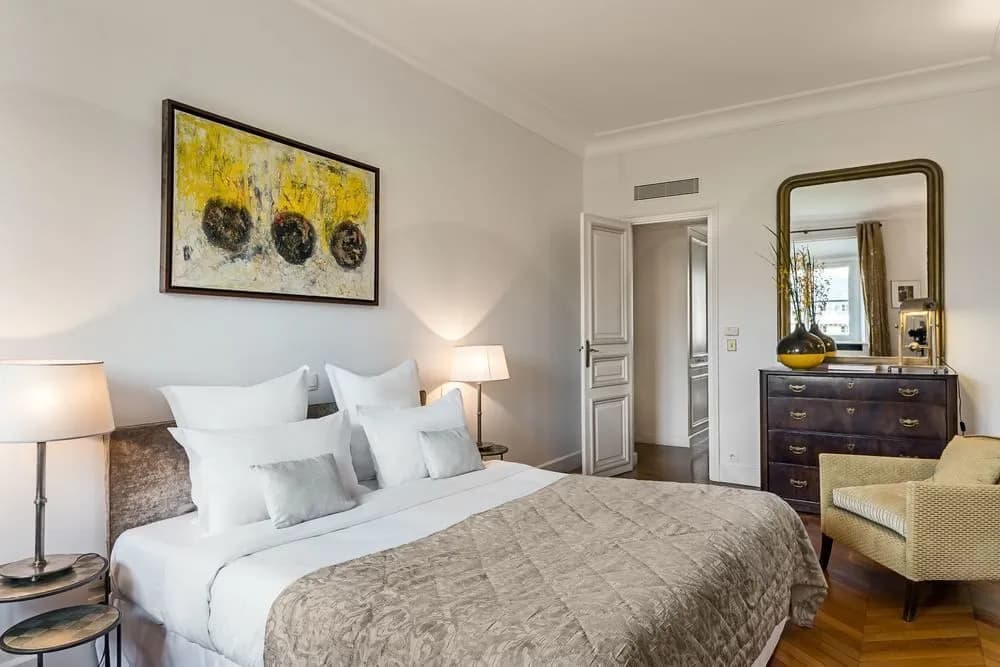 Palais Petit - Two Bedroom Apartment - photo 2