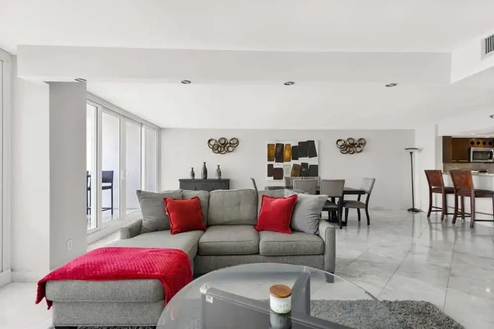 Sunny and Spacious 2 Bedroom Condo on the Bay - photo 23