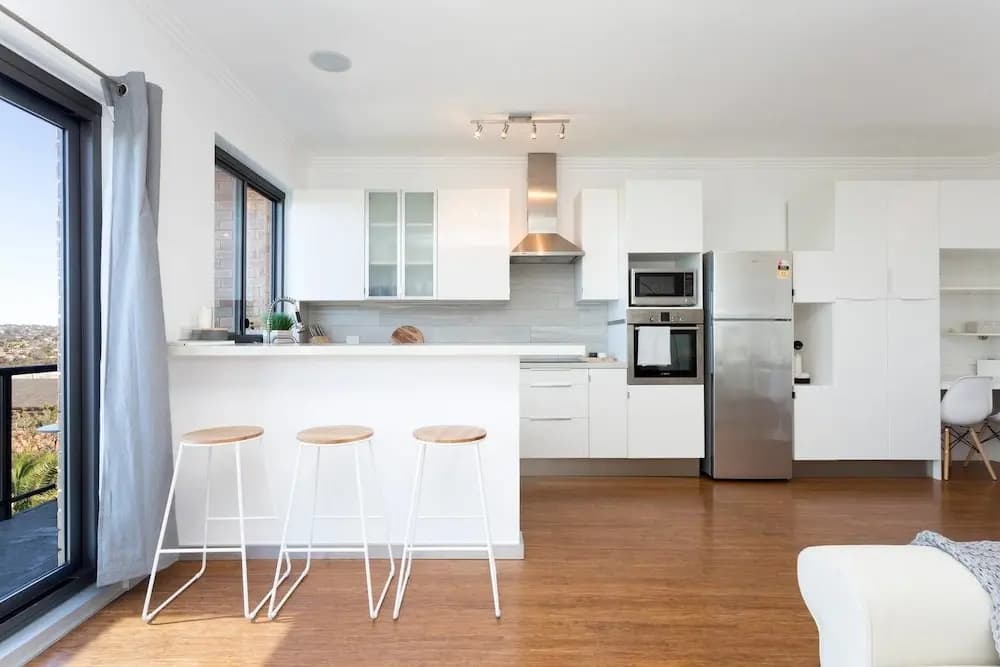 Beachside Apartment with Stunning Views & Parking - photo 4