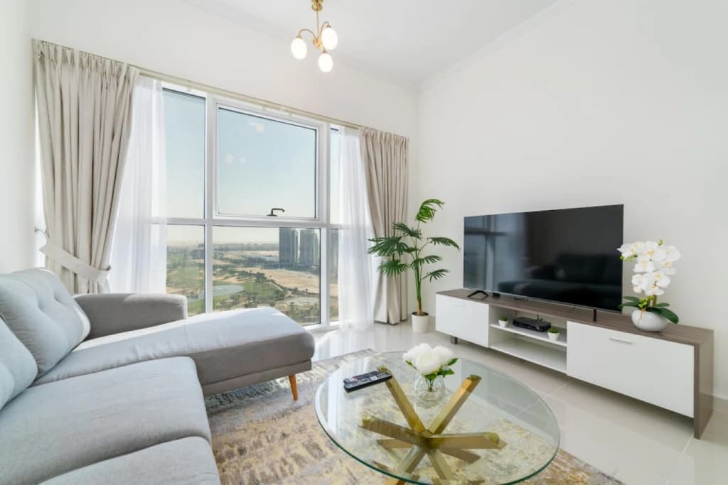 Immaculate 1BR apartment at Carson C - photo 1