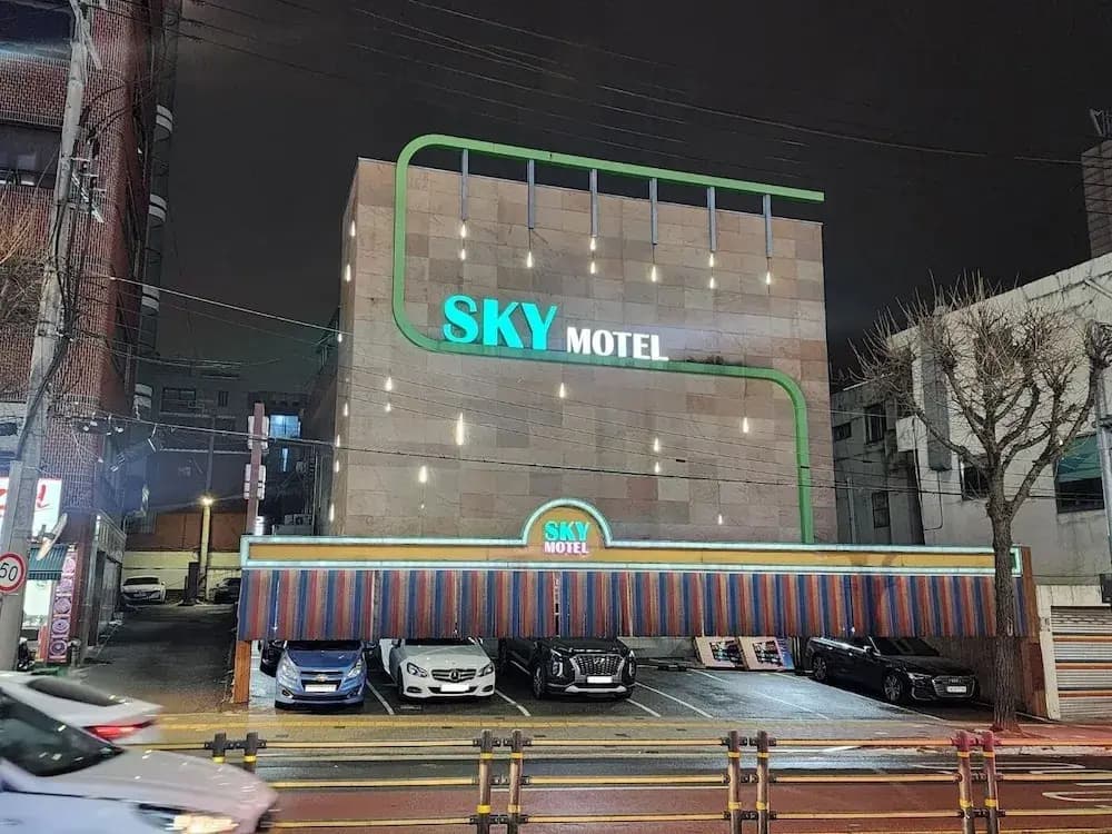 SKY Motel - photo 1