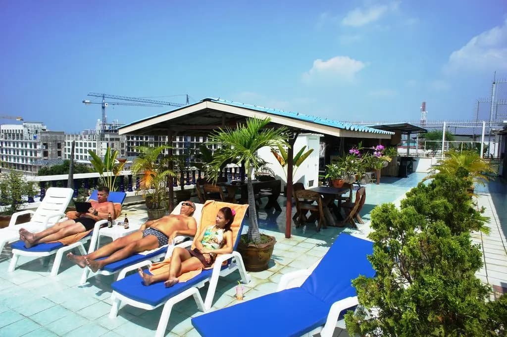 River Hotel - photo 12