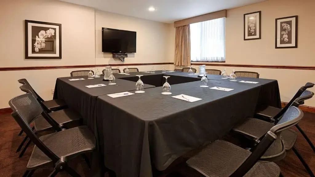 The Andrew Hotel - photo 16