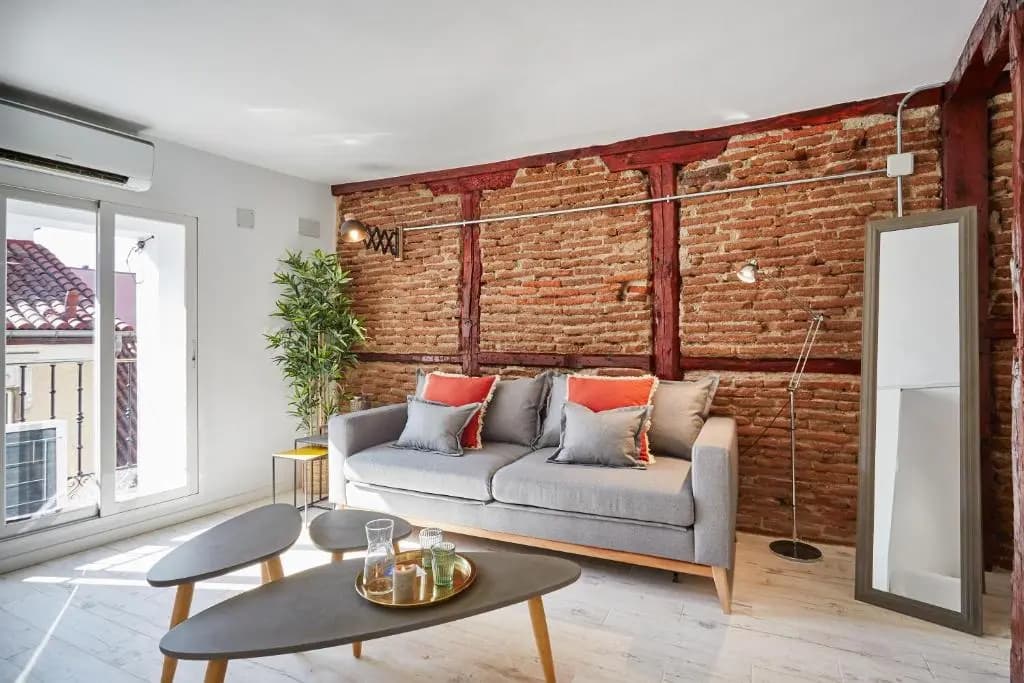 LEEWAYS LOFT in PELAYO - photo 2