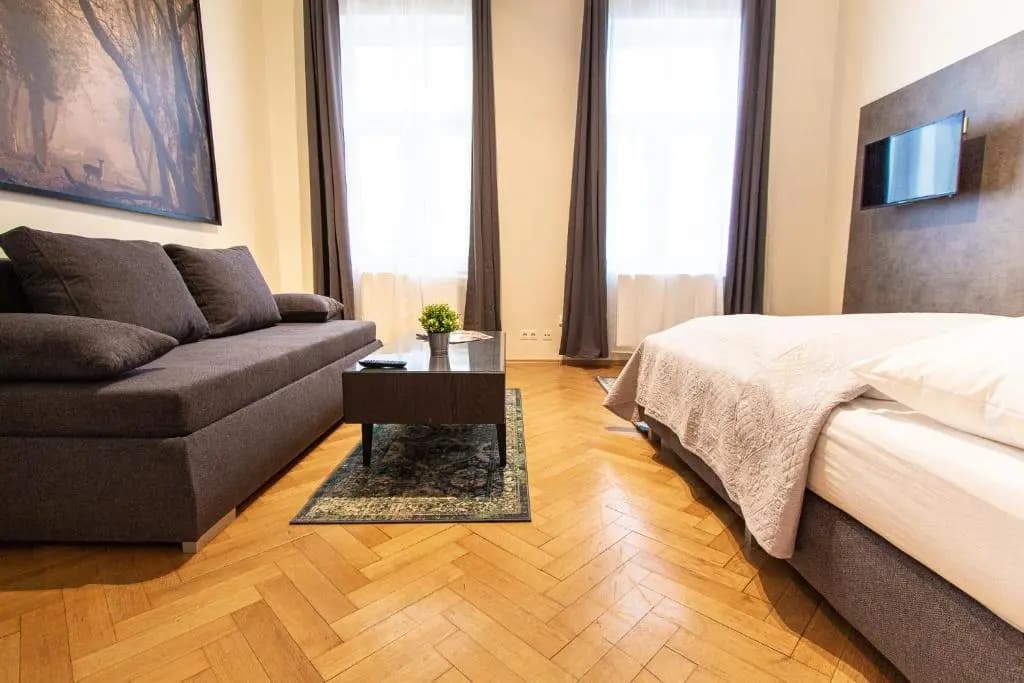 Apartment Lindengasse - photo 1