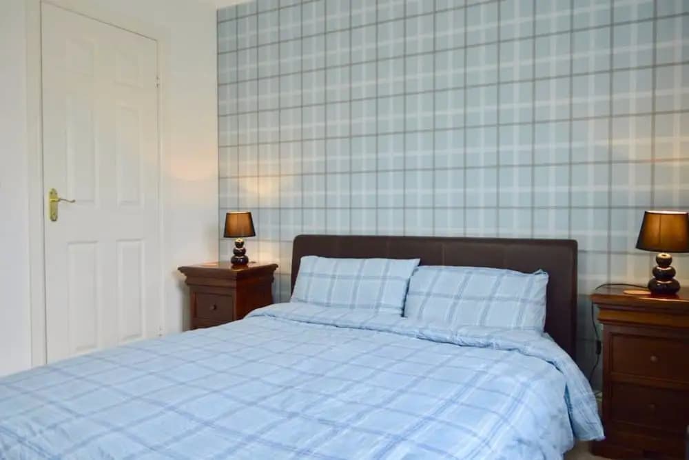 3 Bedroom House With Parking - photo 5