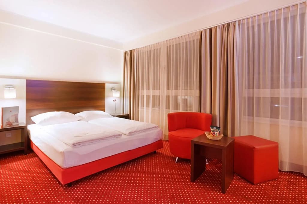 Premier Inn Berlin City Süd - photo 3