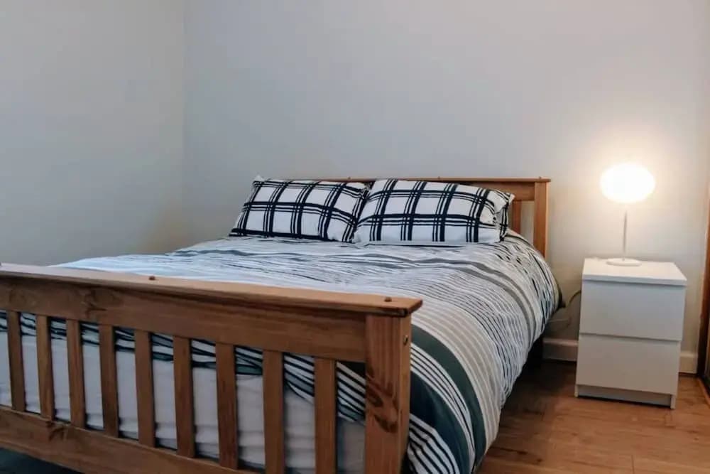 1 Bedroom Flat in City Centre Accommodates 4 - photo 3
