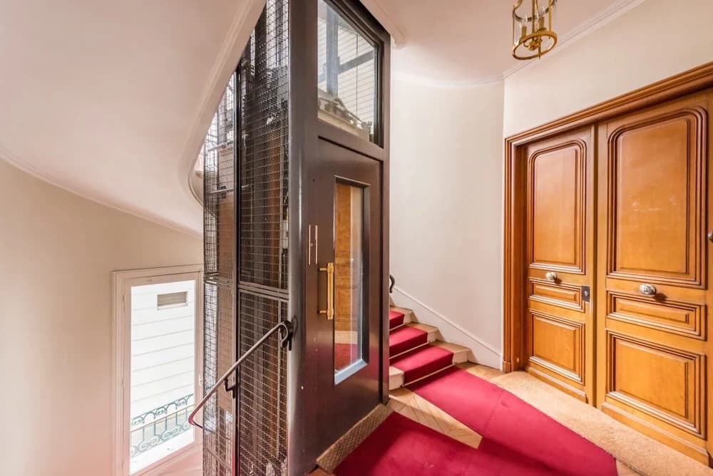 Four Saint Germain - Elegant Spacious 3 BDR Apartment in the Heart of Saint Germain - photo 12