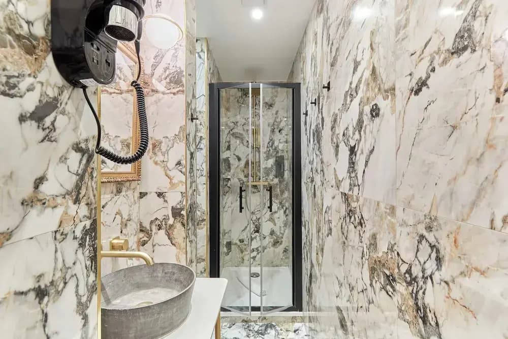 Superb AC- 1bdr Ave Montaigne - Arc de Triomphe by Studio Prestige - photo 6
