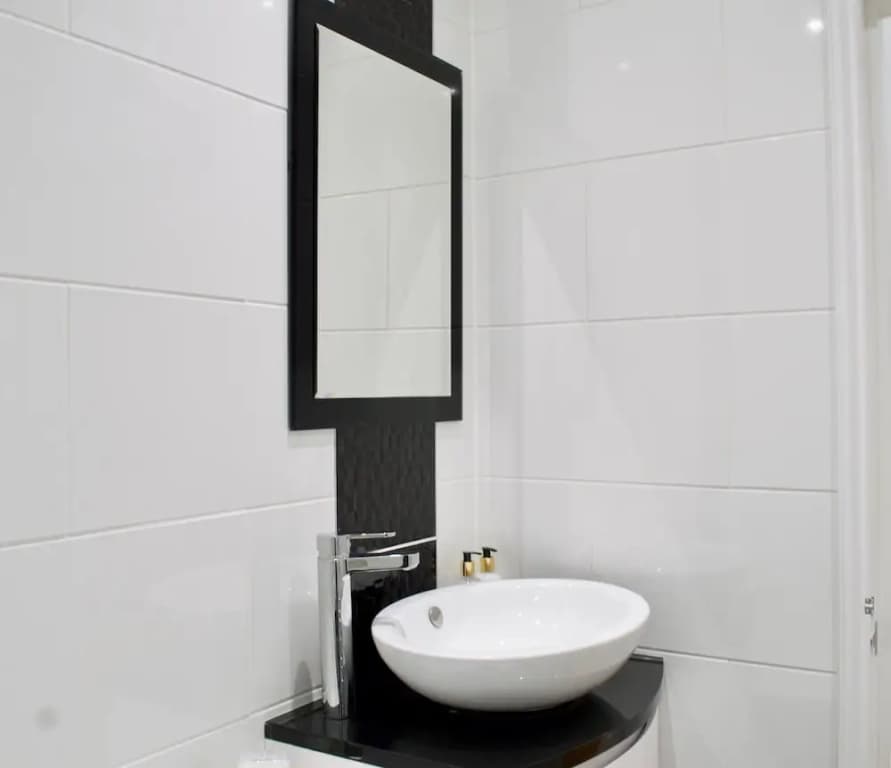 Modern Stockbridge Flat - photo 9