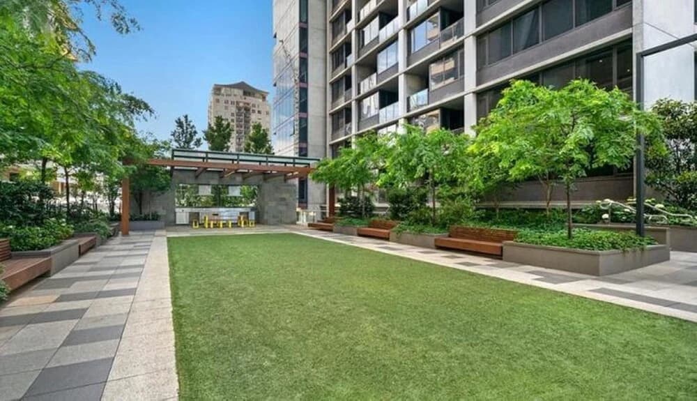 Stunning 2 Bedroom High Floor City View - photo 15