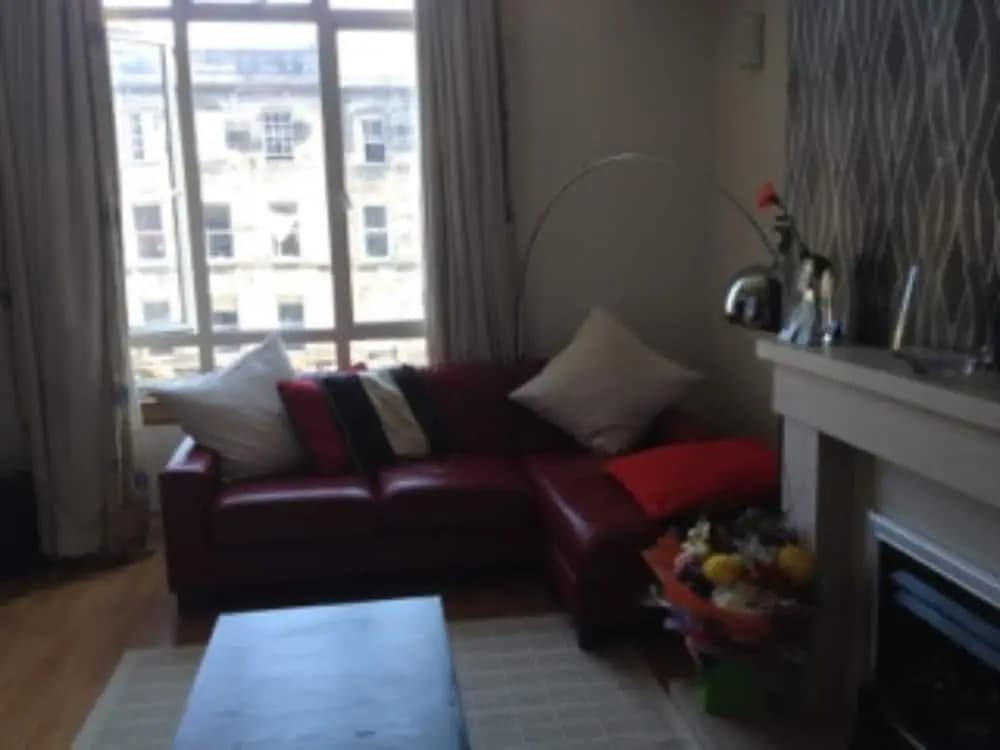 Two Bedroom Flat in Edinburgh - photo 2