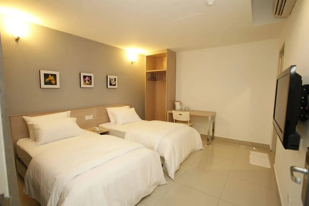 Iris Garden Hotel - photo 6