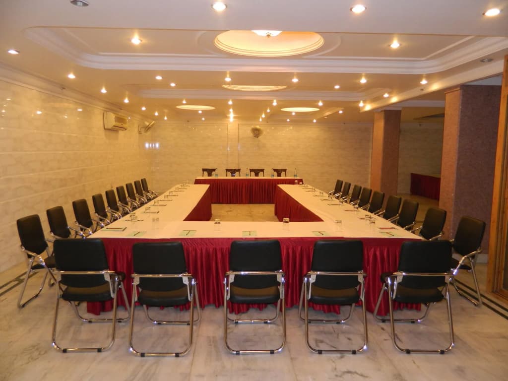 Hotel Singh International - photo 15