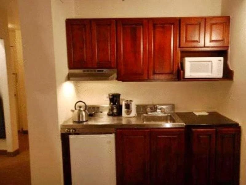 Metro Apartments - photo 11