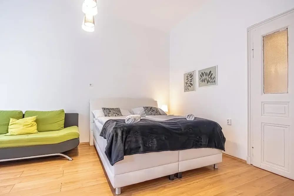 Cozy 2BR Apt With Excellent Connectivity - photo 1