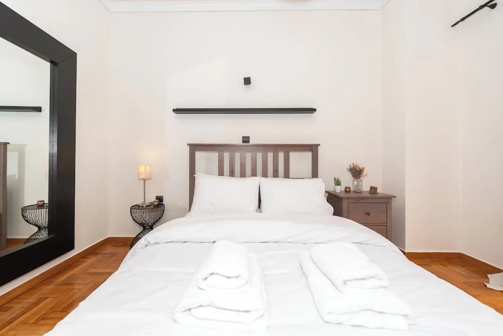 Modern Apartment in Thiseio with Balcony - photo 4