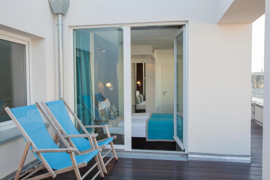 Motel One Berlin-Mitte - photo 8