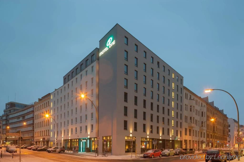 Motel One Berlin-Hackescher Markt - photo 1