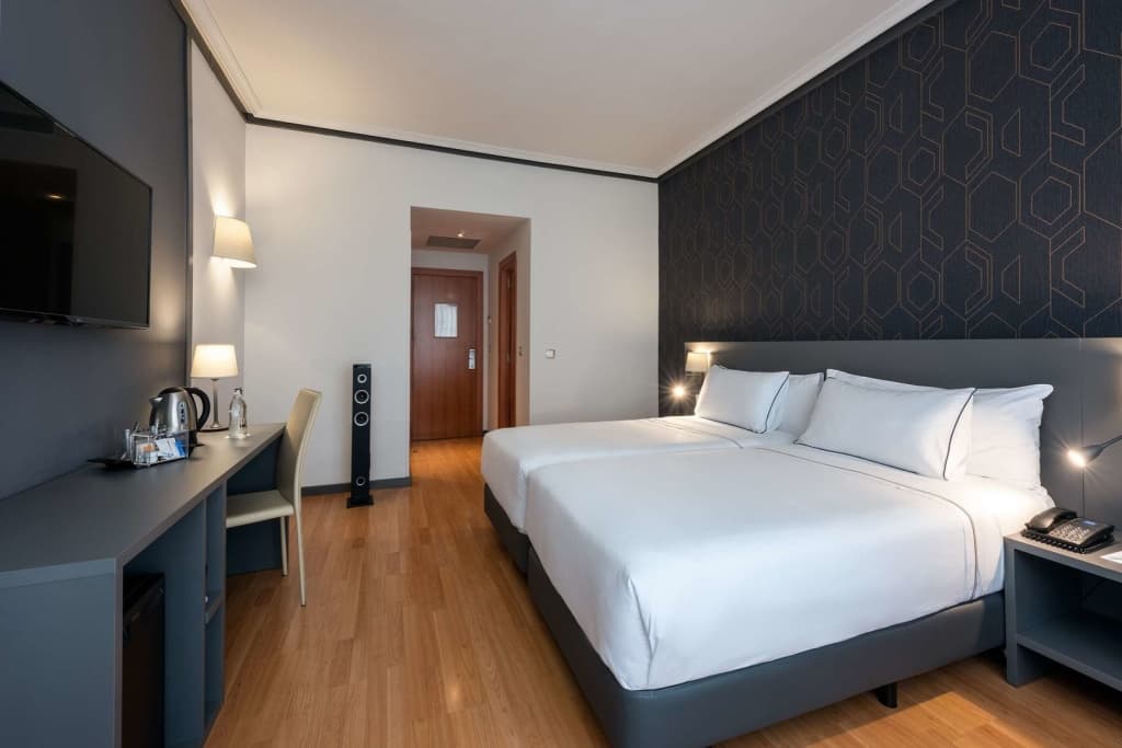 Hotel Madrid Plaza de España Affiliated by Meliá - photo 3