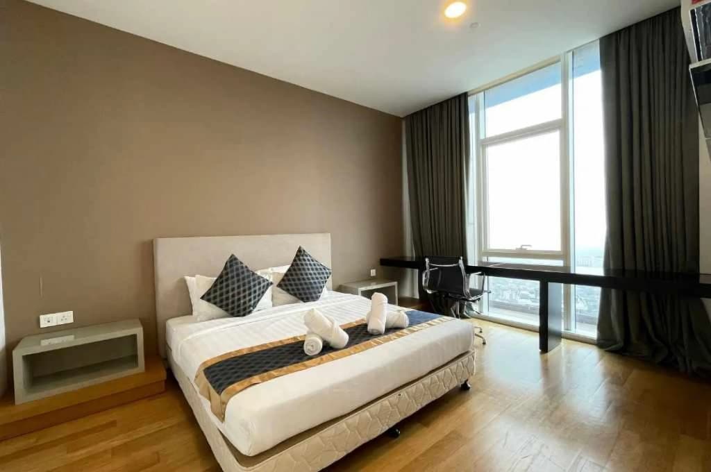 #1A Private Bath Tub Apartment KLCC Sky Pool ^^ - photo 3